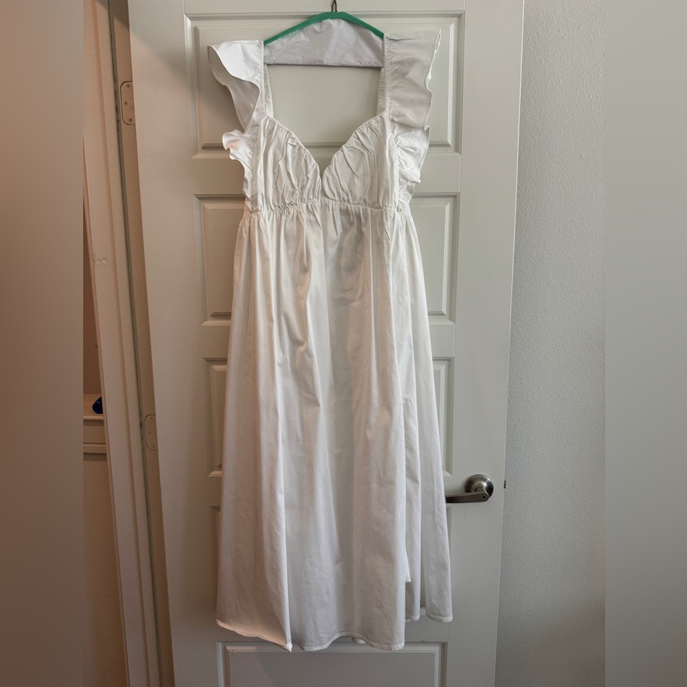 Elegant White Sleeveless Dress